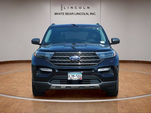 Used 2022 Ford Explorer XLT w/ Equipment Group 202A AWD/4WD image 2