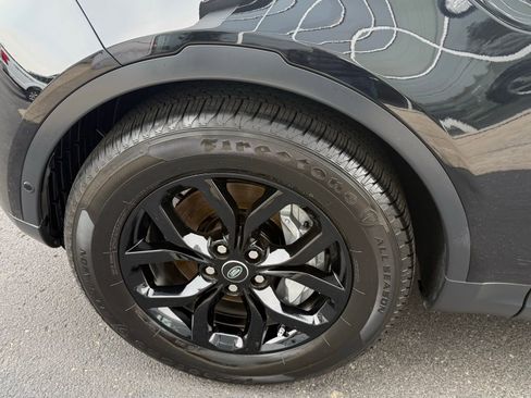 Used 2019 Land Rover Discovery SE image 9