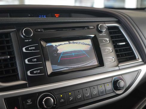 Used 2015 Toyota Highlander LE FWD image 24