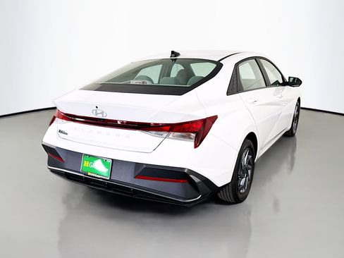 Used 2024 Hyundai Elantra SEL image 10