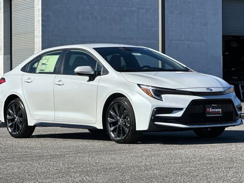 New 2026 Toyota Corolla SE image 2