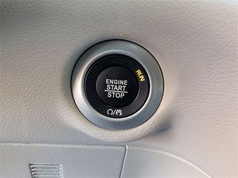 Used 2023 Chrysler Pacifica Touring-L image 31