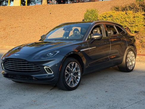 Used 2022 Aston Martin DBX image 14