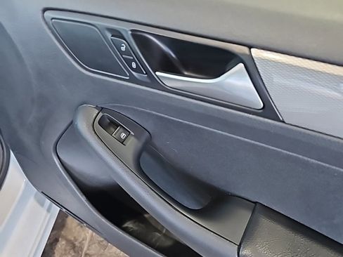 Used 2017 Volkswagen Jetta S image 12