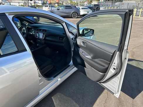 Used 2025 Nissan Leaf S FWD image 34