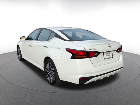 Used 2025 Nissan Altima 2.5 SV image 11