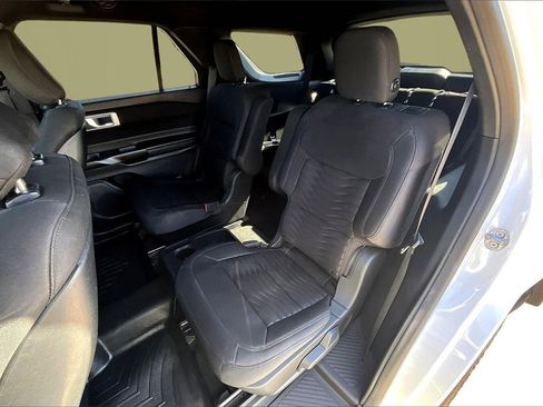 Used 2020 Ford Explorer XLT image 22