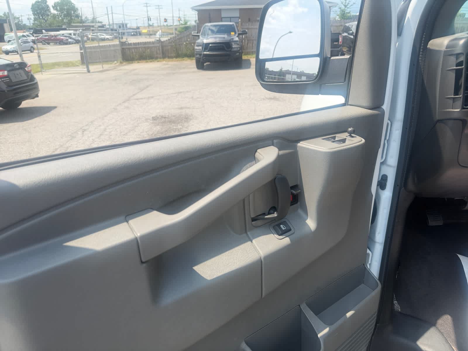 Used 2025 Chevrolet Express 3500 LT w/ LT Preferred Equipment Group RWD image 12