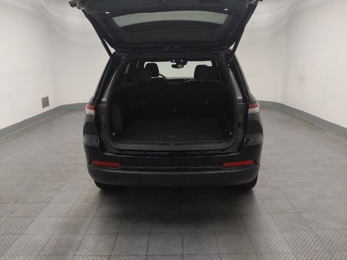 Used 2023 Jeep Grand Cherokee Altitude AWD/4WD image 29