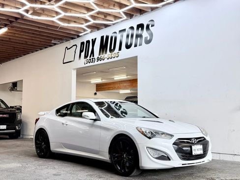 Used 2013 Hyundai Genesis 3.8 image 1