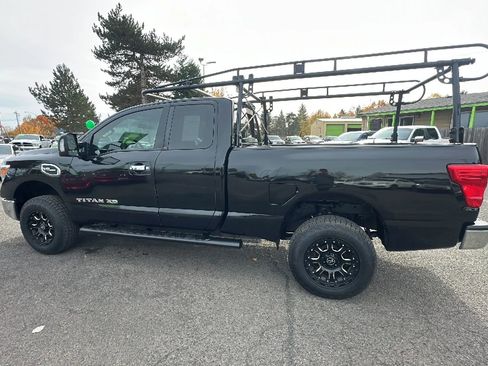 Used 2017 Nissan Titan SV image 6