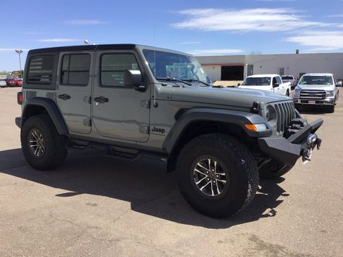 Used 2023 Jeep Wrangler Unlimited Sport AWD/4WD image 4