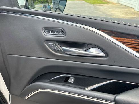 Used 2023 Cadillac Escalade Premium Luxury image 33