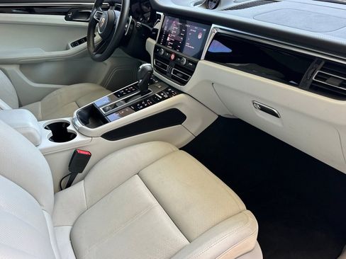 Certified 2023 Porsche Macan AWD/4WD image 16