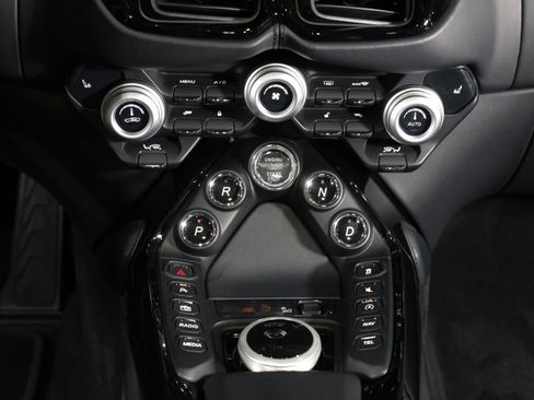 Used 2022 Aston Martin V8 Vantage image 17