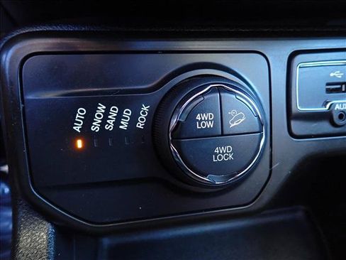 Used 2019 Jeep Renegade Trailhawk AWD/4WD image 21
