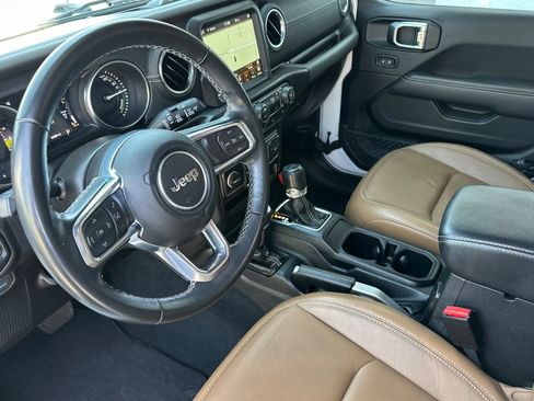 Used 2022 Jeep Wrangler Unlimited Sahara AWD/4WD image 11