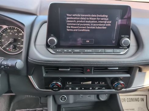 Used 2023 Nissan Rogue SV AWD/4WD image 17
