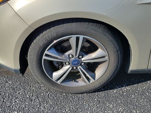 Used 2018 Ford Focus SE w/ SE Appearance Package FWD image 7
