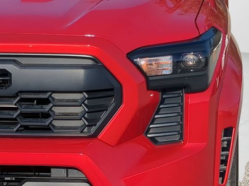 Used 2024 Toyota Tacoma TRD Sport w/ TRD Sport Upgrade Package image 18