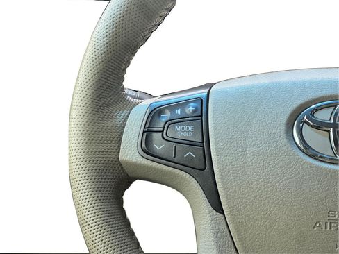 Used 2014 Toyota Sienna XLE w/ XLE Premium Package FWD image 20