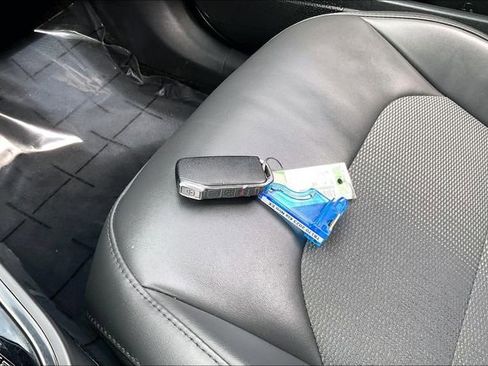 Used 2023 Kia Niro EX image 11