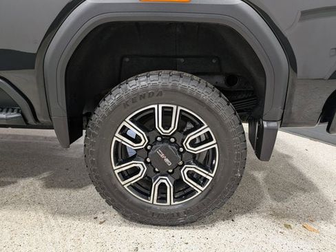 Used 2021 GMC Sierra 2500 AT4 w/ AT4 Premium Plus Package AWD/4WD image 15