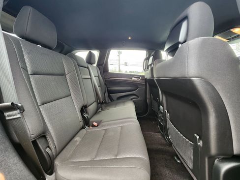 Used 2018 Jeep Grand Cherokee Laredo image 38