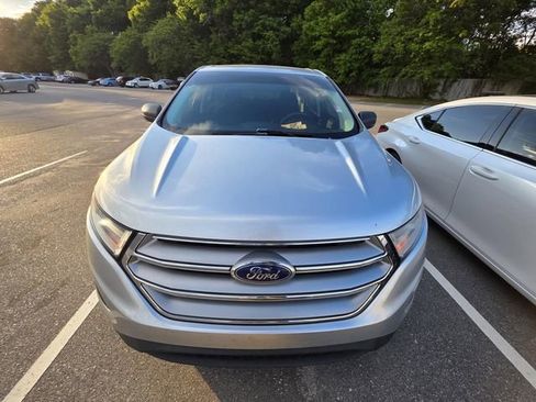 Used 2015 Ford Edge SE image 2