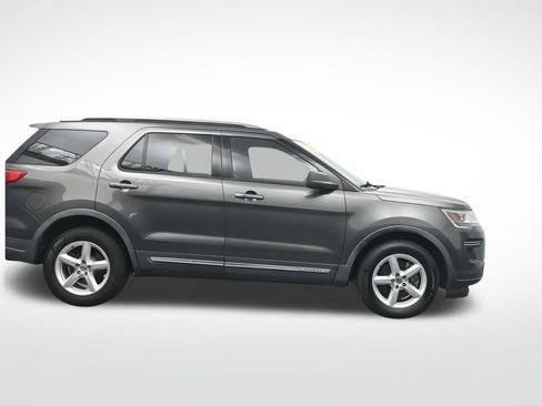 Used 2019 Ford Explorer XLT FWD image 4