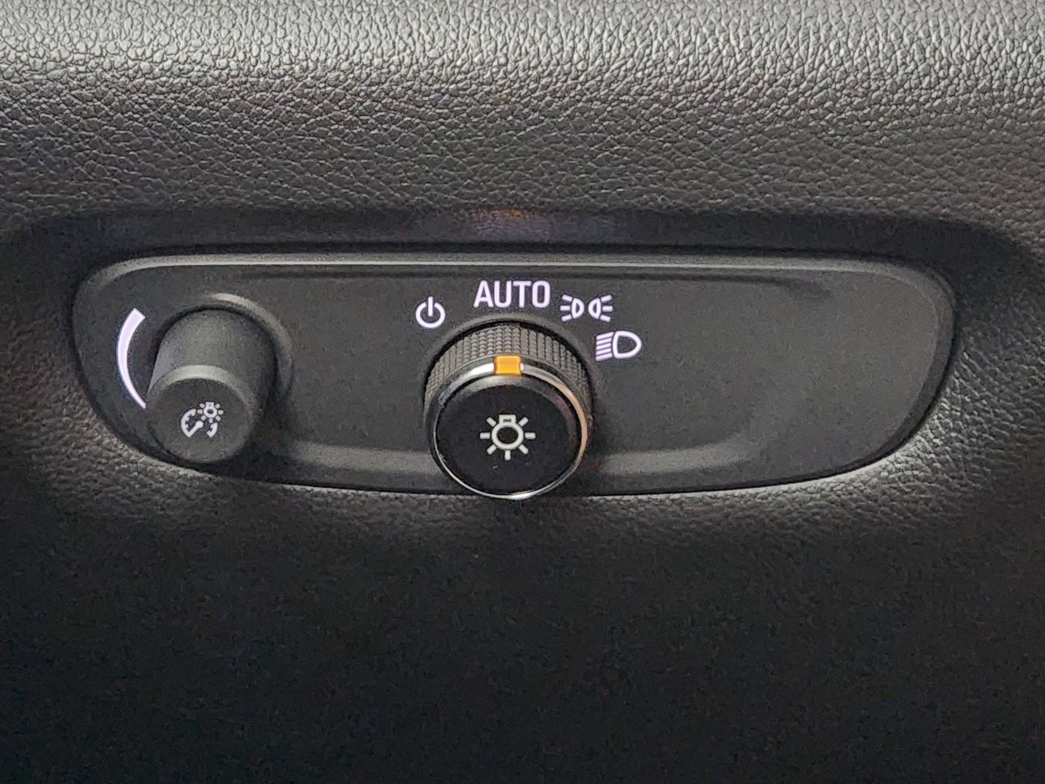 Used 2023 Chevrolet Traverse RS FWD image 21