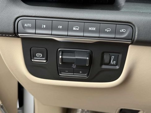 Used 2024 Cadillac Escalade Premium Luxury w/ Performance Package AWD/4WD image 29