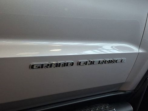 Used 2018 Jeep Grand Cherokee Laredo AWD/4WD image 30