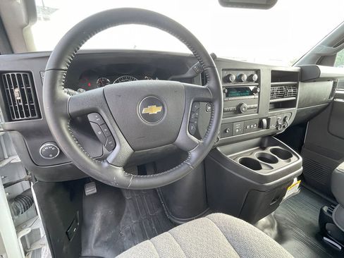 Used 2022 Chevrolet Express 3500 CUTWAY w/ Power Convenience Package image 33