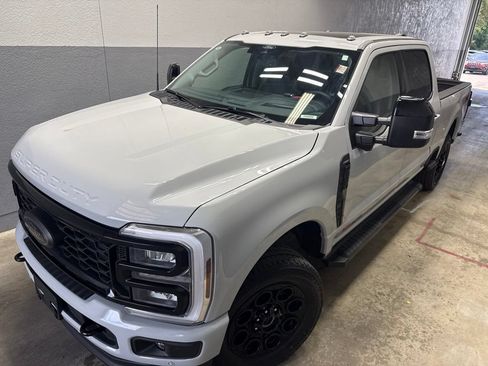 Used 2025 Ford F350 Lariat w/ Lariat Ultimate Package AWD/4WD image 2