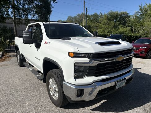 Used 2024 Chevrolet Silverado 2500 LT image 1