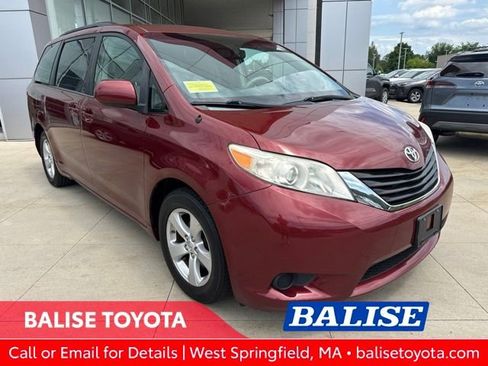 Used 2014 Toyota Sienna LE FWD image 1