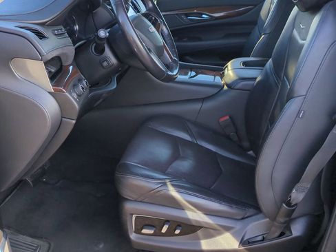 Used 2020 Cadillac Escalade Premium Luxury image 14