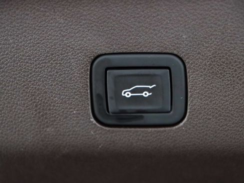 Used 2023 Chevrolet Suburban Z71 image 35