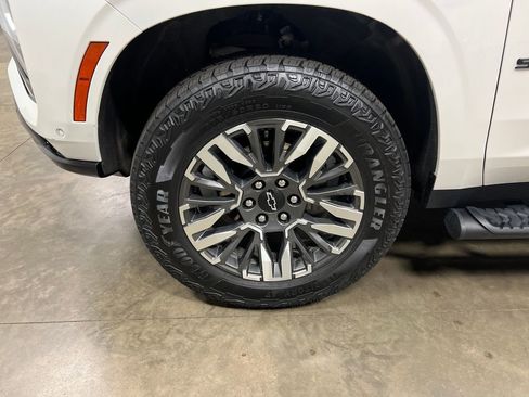 Certified 2025 Chevrolet Suburban Z71 AWD/4WD image 10