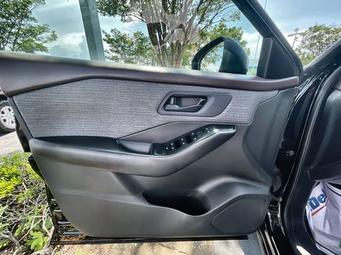 Used 2023 Nissan Rogue S FWD image 21