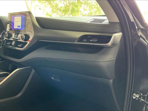 Used 2025 Toyota Highlander LE FWD image 24