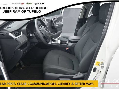Used 2021 Toyota RAV4 LE AWD/4WD image 12
