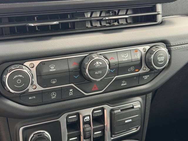 Used 2026 Jeep Gladiator Rubicon AWD/4WD image 18
