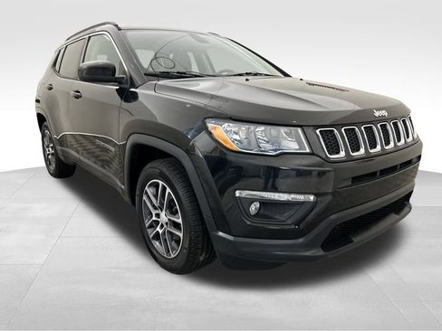 Used 2017 Jeep Compass Latitude w/ Popular Equipment Group image 8