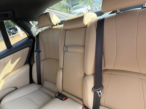 Used 2023 Lexus LS 500 w/ Accessory Package (Z2) RWD image 31