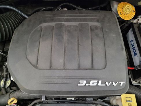 Used 2016 Dodge Grand Caravan SXT w/ Rear Park Assist Package FWD image 30