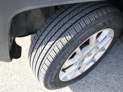 Used 2019 Jeep Renegade Latitude w/ Cold Weather Group image 23