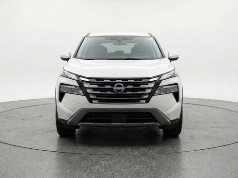 Used 2025 Nissan Rogue SV image 2