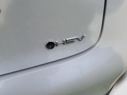 Used 2024 Toyota Prius LE FWD image 10